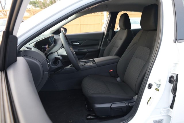 Nissan Sentra Vehicle Image 08