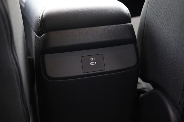 Nissan Sentra Vehicle Image 22