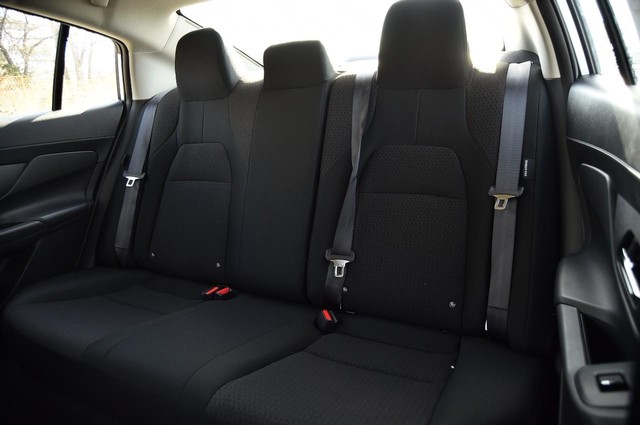 Nissan Sentra Vehicle Image 21