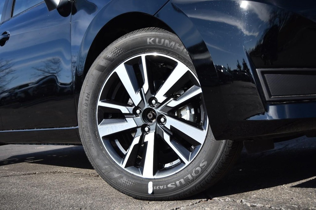 Nissan Versa Vehicle Image 03