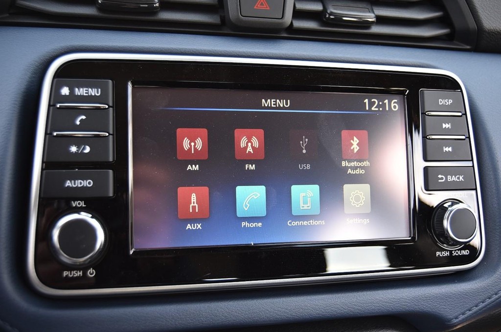 Nissan Versa Vehicle Image 13