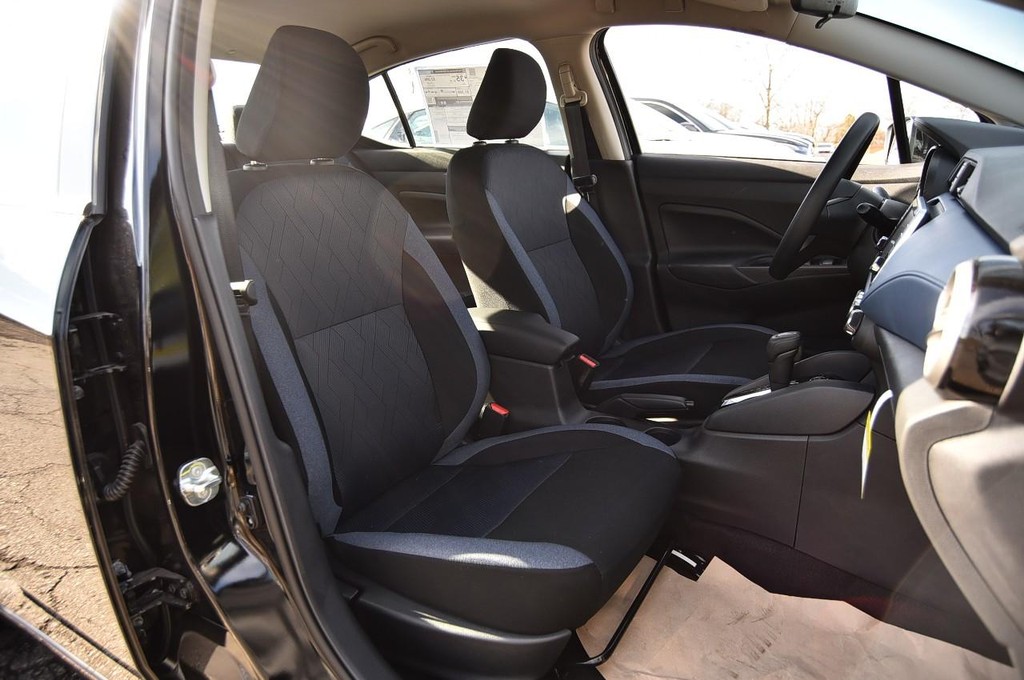 Nissan Versa Vehicle Image 19