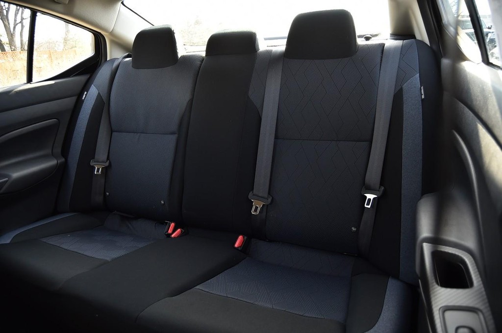 Nissan Versa Vehicle Image 20