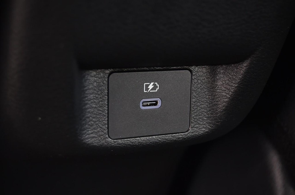 Nissan Versa Vehicle Image 21