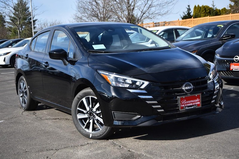 Nissan Versa Vehicle Image 02