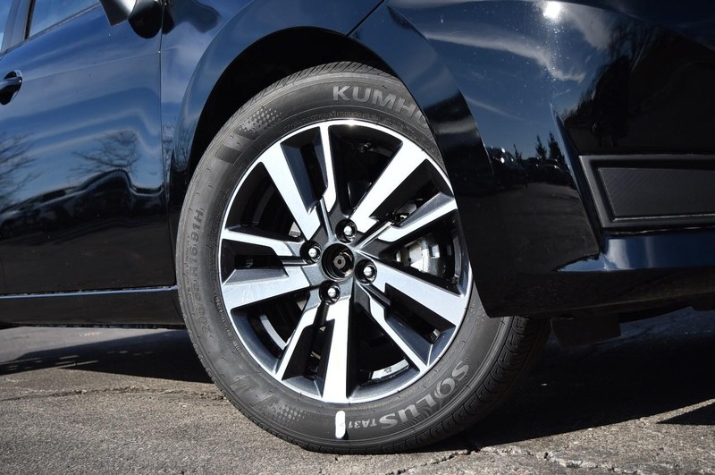 Nissan Versa Vehicle Image 03