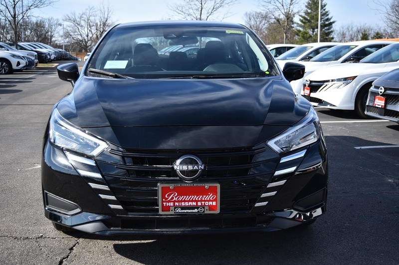 Nissan Versa Vehicle Image 04