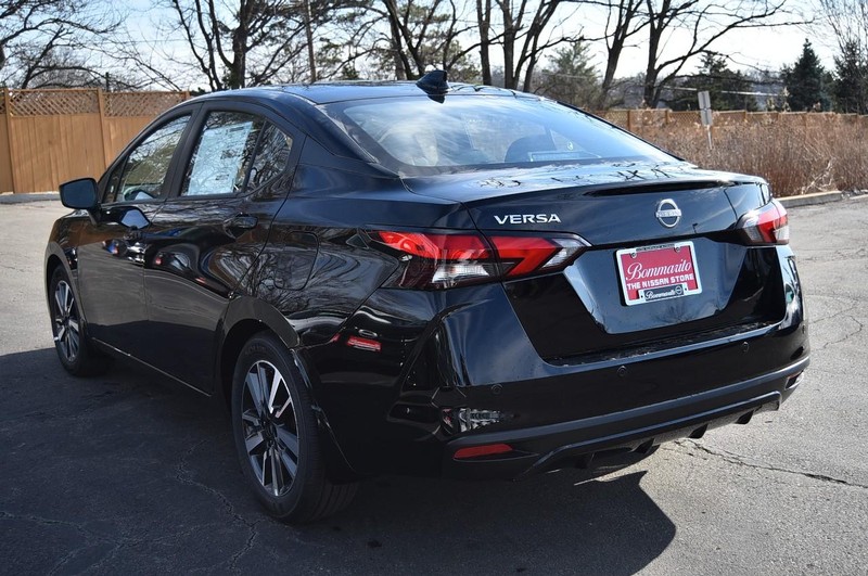 Nissan Versa Vehicle Image 07