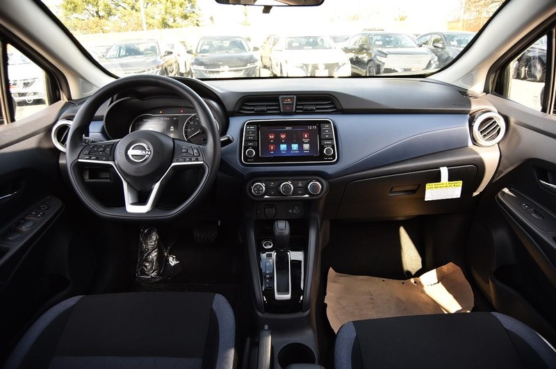 Nissan Versa Vehicle Image 08