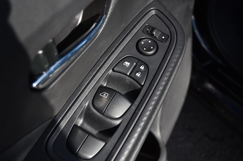 Nissan Versa Vehicle Image 09