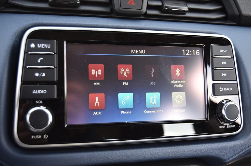 Nissan Versa Vehicle Image 13