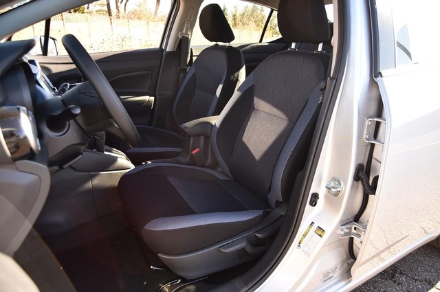 Nissan Versa Vehicle Image 18