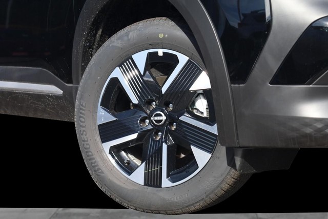 Nissan Kicks Vehicle Image 03