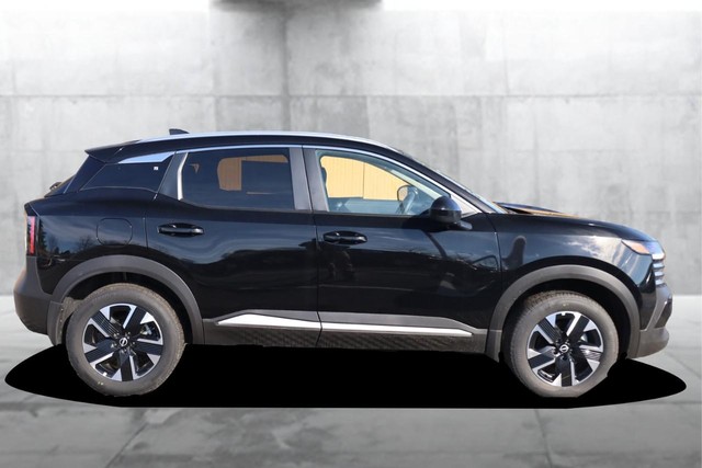 Nissan Kicks Vehicle Image 04