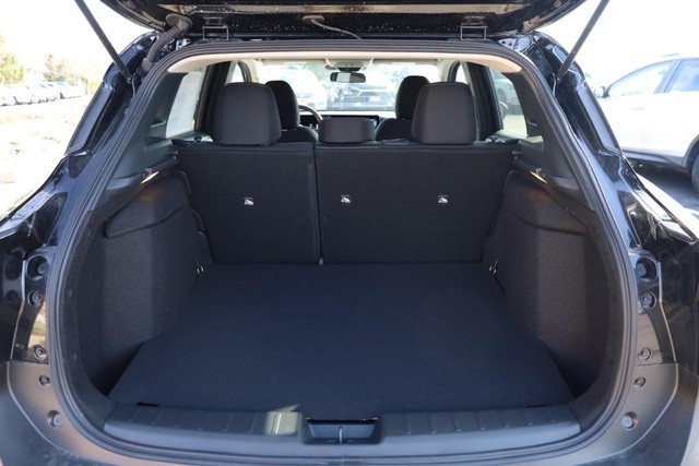 Nissan Kicks Vehicle Image 07