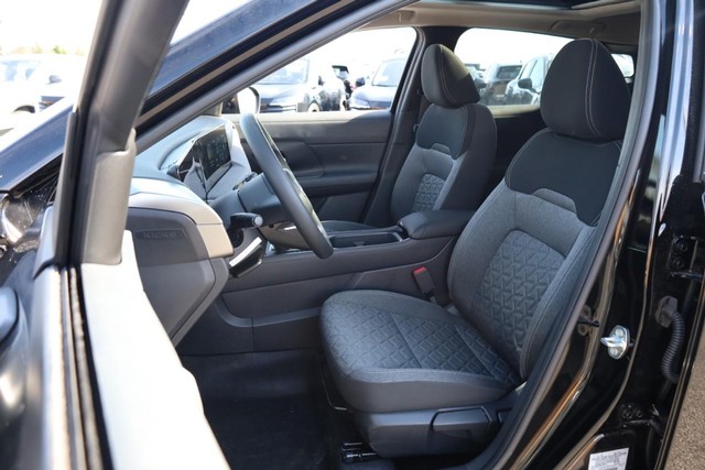 Nissan Kicks Vehicle Image 08