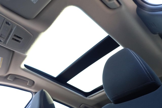 Nissan Kicks Vehicle Image 09