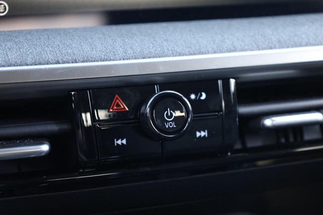 Nissan Kicks Vehicle Image 15