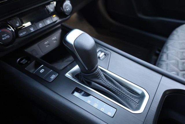 Nissan Kicks Vehicle Image 18