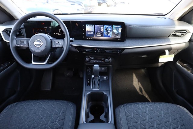 Nissan Kicks Vehicle Image 23