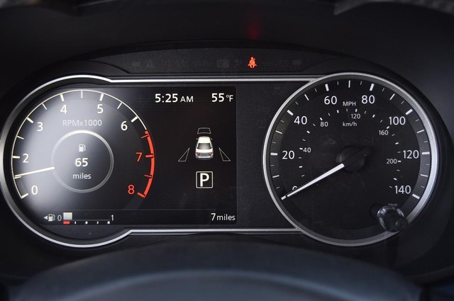 Nissan Versa Vehicle Image 11