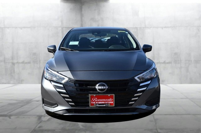 Nissan Versa Vehicle Image 04