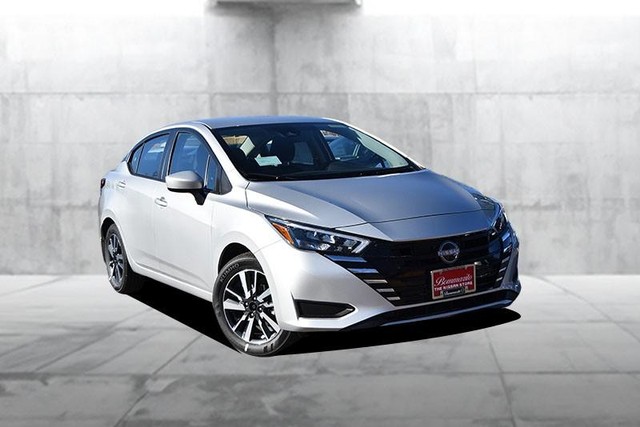 Nissan Versa Vehicle Image 02