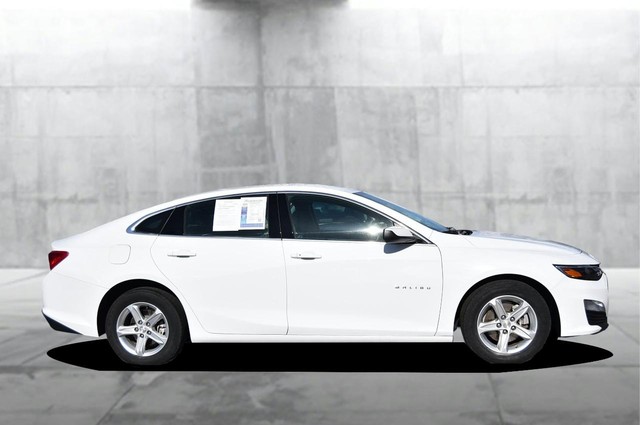 Chevrolet Malibu Vehicle Image 05