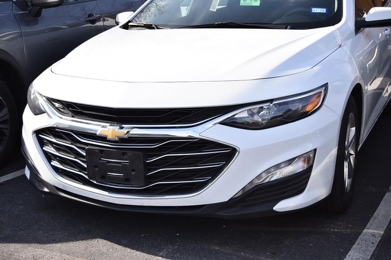 Chevrolet Malibu Vehicle Full-screen Gallery Image 02