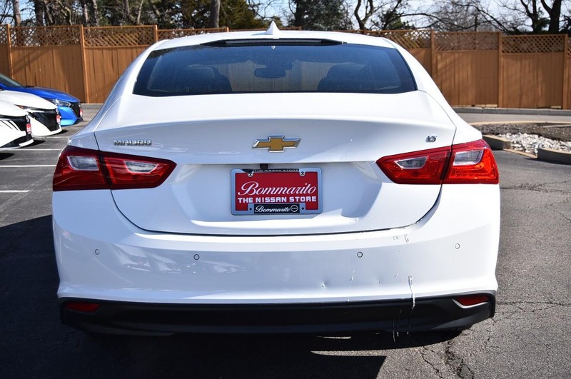 Chevrolet Malibu Vehicle Full-screen Gallery Image 06