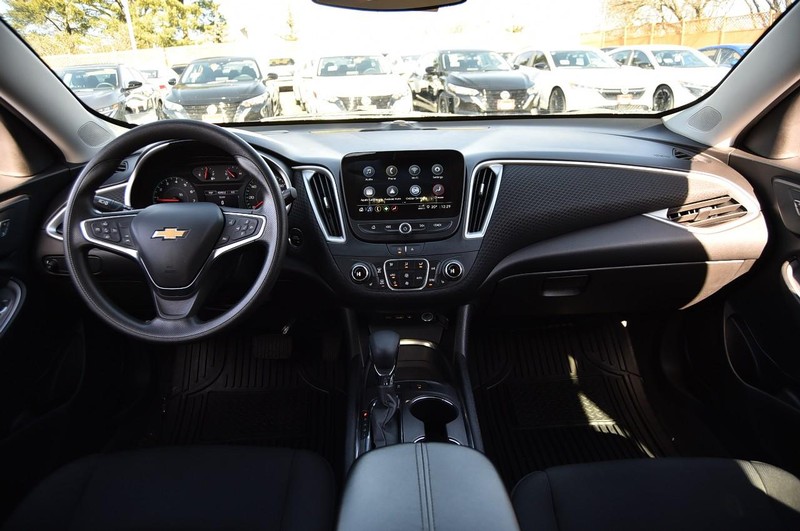 Chevrolet Malibu Vehicle Full-screen Gallery Image 08