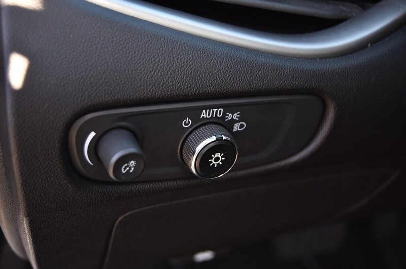 Chevrolet Malibu Vehicle Full-screen Gallery Image 10