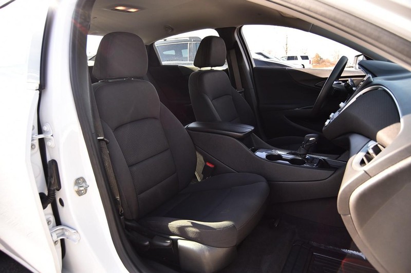 Chevrolet Malibu Vehicle Full-screen Gallery Image 19