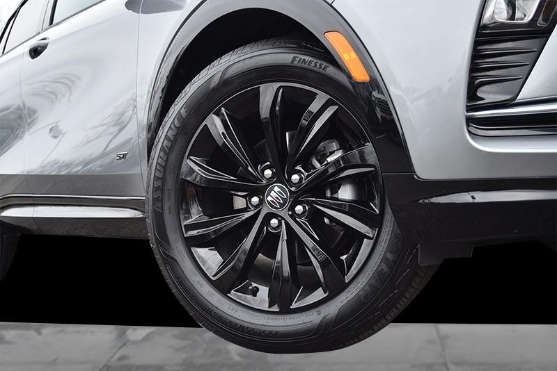 Buick Envista Vehicle Full-screen Gallery Image 03