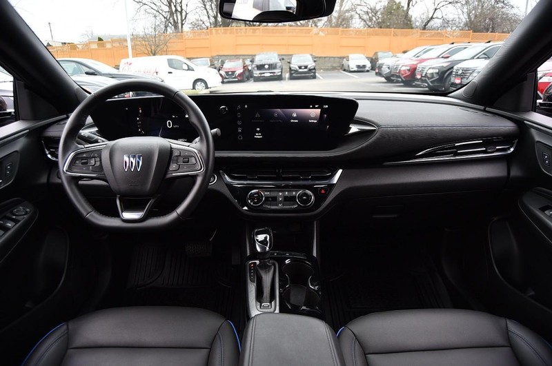 Buick Envista Vehicle Full-screen Gallery Image 08