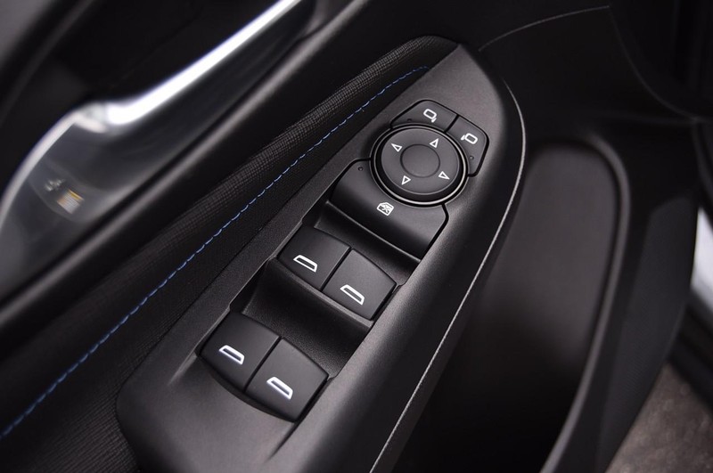 Buick Envista Vehicle Full-screen Gallery Image 09