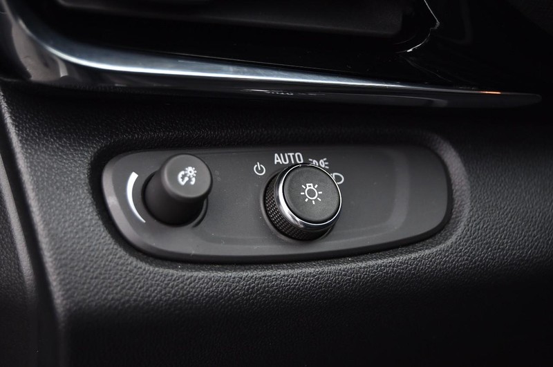 Buick Envista Vehicle Full-screen Gallery Image 10