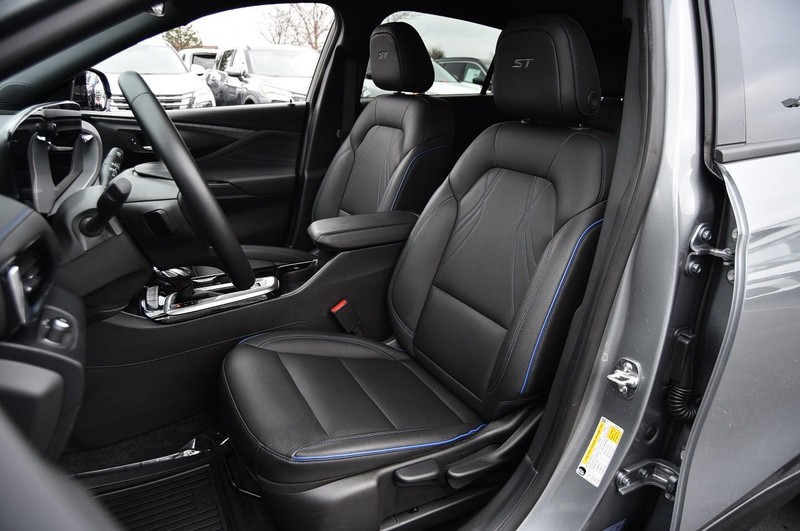 Buick Envista Vehicle Full-screen Gallery Image 19