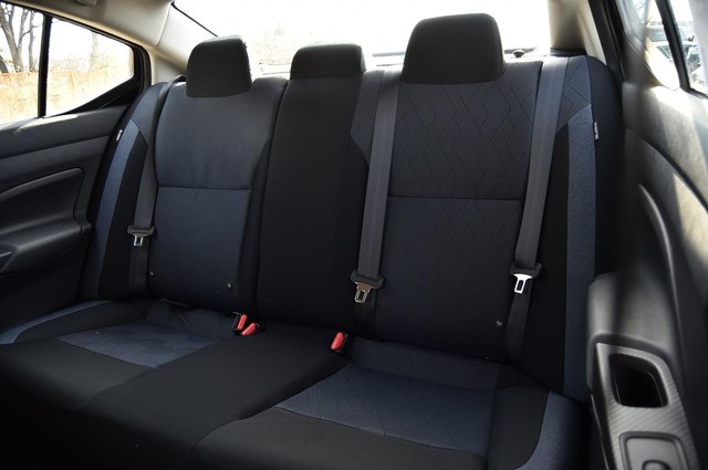 Nissan Versa Vehicle Image 20