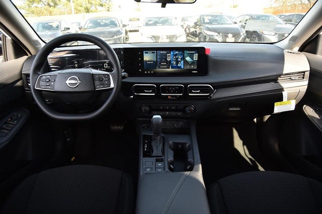 Nissan Sentra Vehicle Image 08