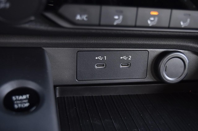 Nissan Sentra Vehicle Image 16