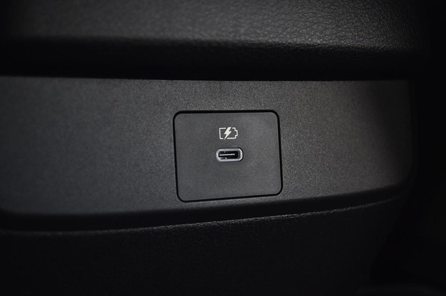 Nissan Sentra Vehicle Image 22