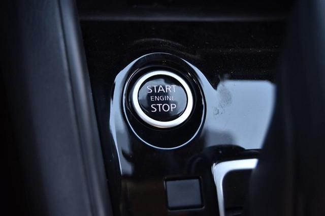 Nissan Versa Vehicle Image 16