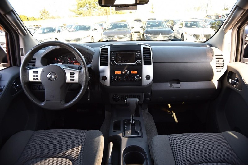 Nissan Frontier Vehicle Image 09