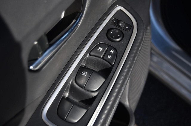 Nissan Versa Vehicle Image 09