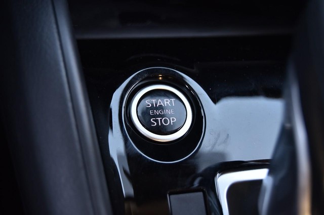 Nissan Versa Vehicle Image 16