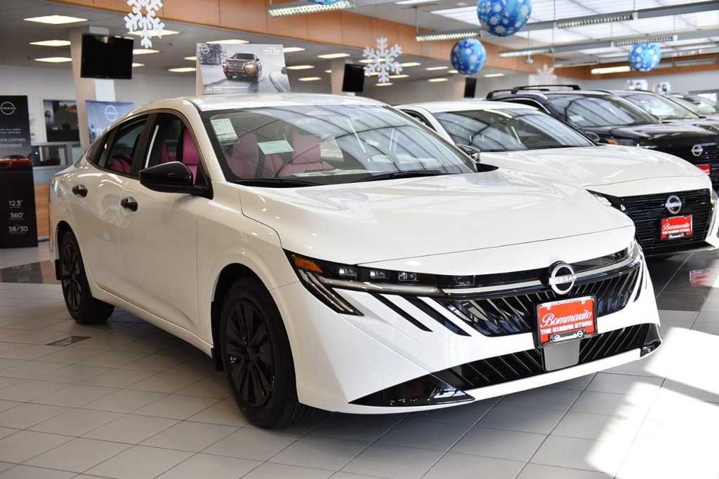 Nissan Sentra Vehicle Image 02