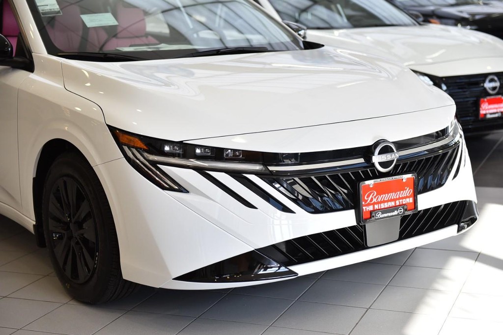 Nissan Sentra Vehicle Image 03