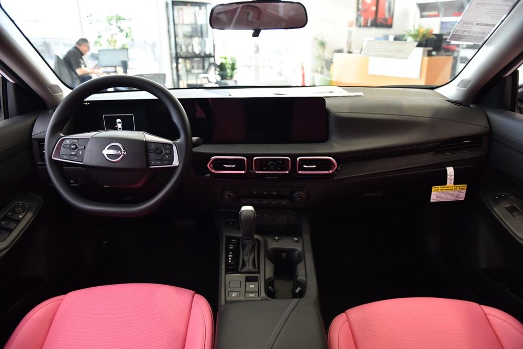 Nissan Sentra Vehicle Image 08