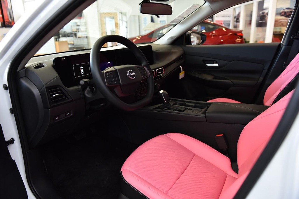 Nissan Sentra Vehicle Image 09